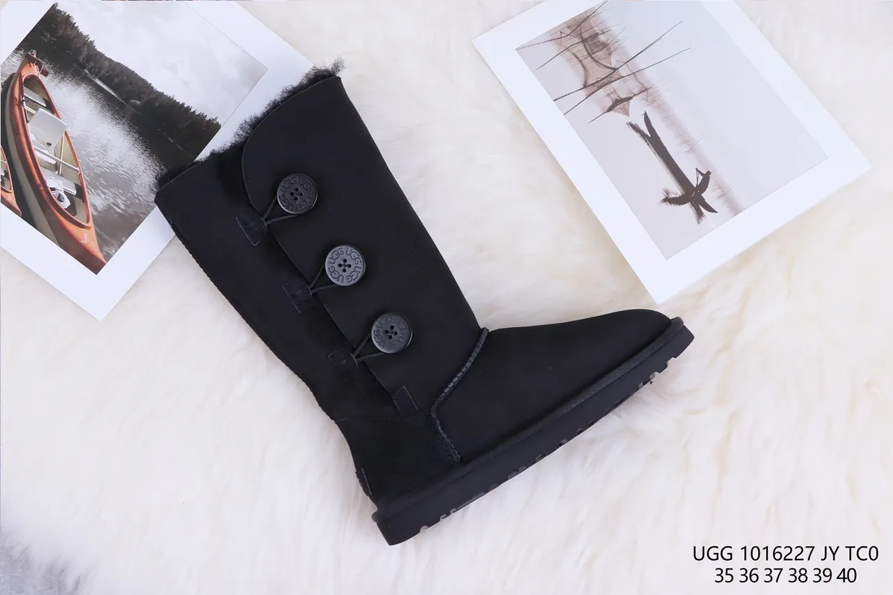 UGG 经典高筒扣黑色雪靴 6