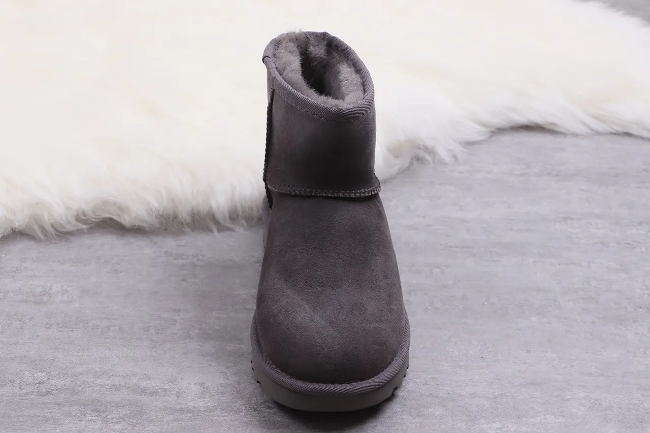 UGG 灰色羊麂皮鞋面 羊毛内衬翻边雪靴 10