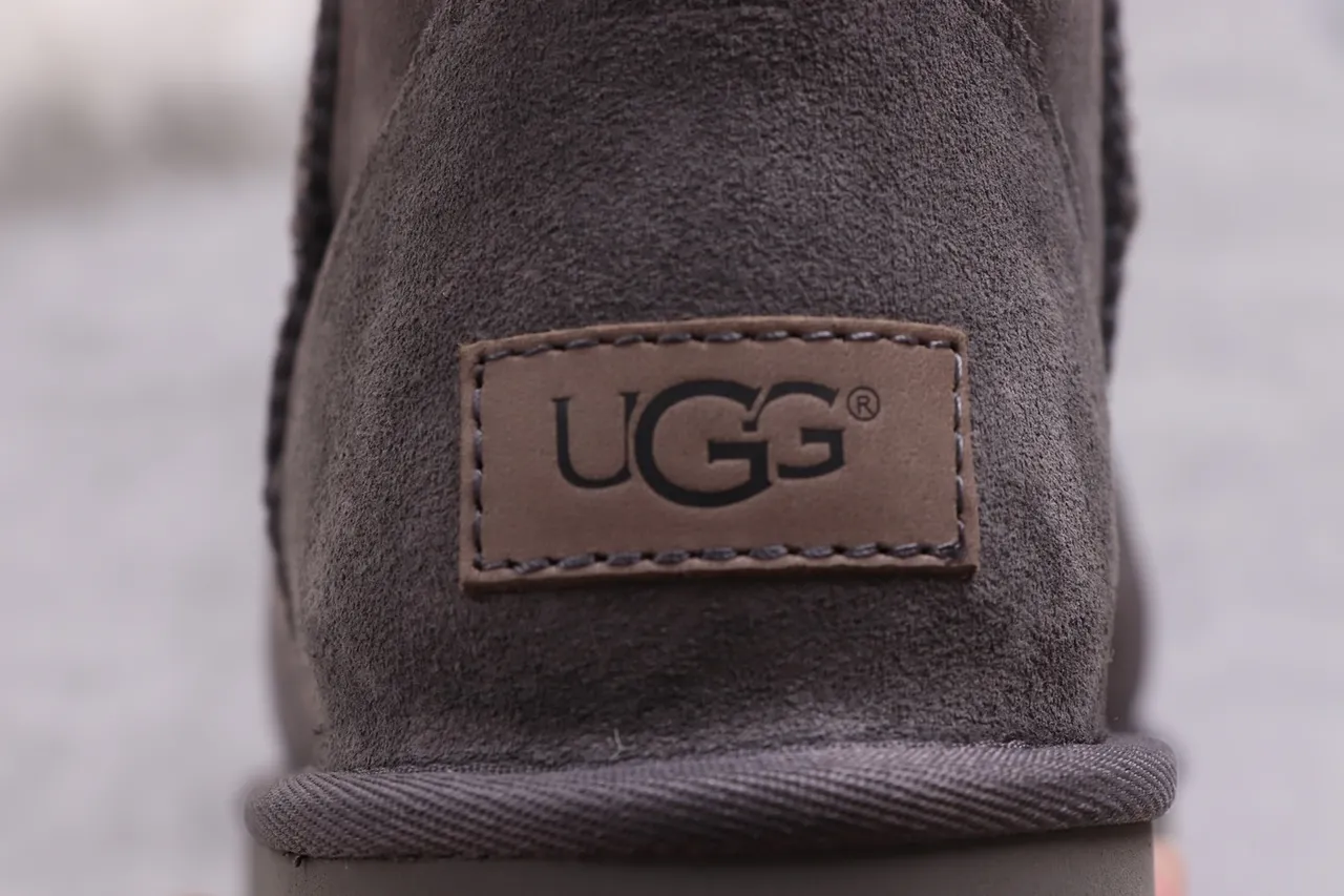 UGG 灰色羊麂皮鞋面 羊毛内衬翻边雪靴 11