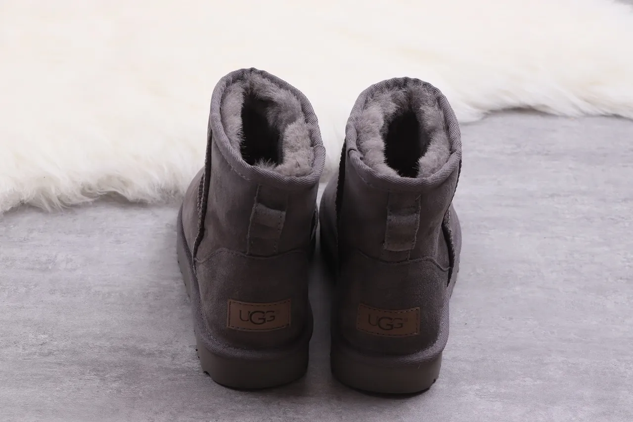 UGG 灰色羊麂皮鞋面 羊毛内衬翻边雪靴 12