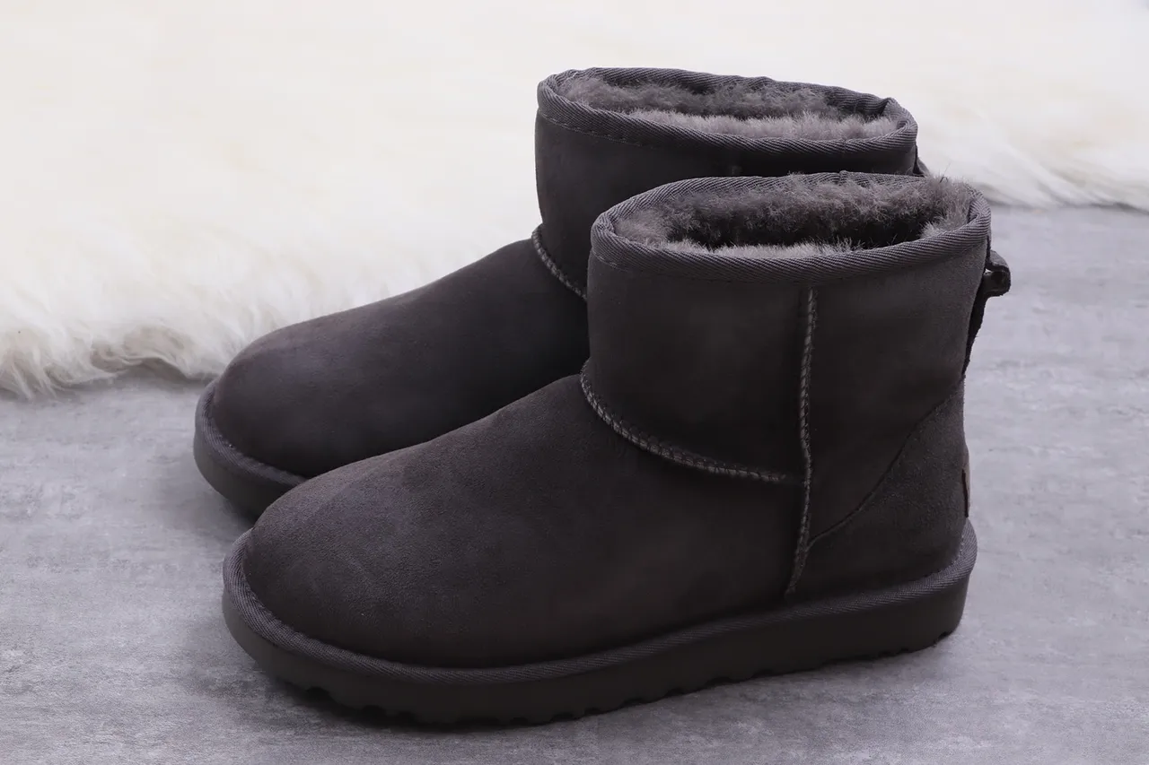 UGG 灰色羊麂皮鞋面 羊毛内衬翻边雪靴 13