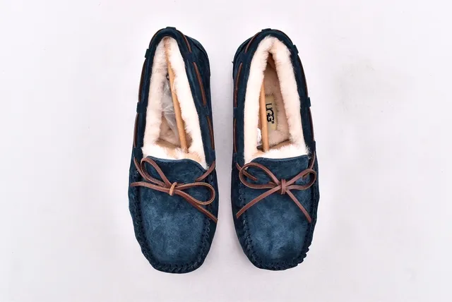 UGG 海军米色麂皮鞋面羊毛衬里乐福鞋 3