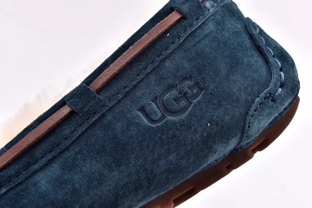 UGG 海军米色麂皮鞋面羊毛衬里乐福鞋 4