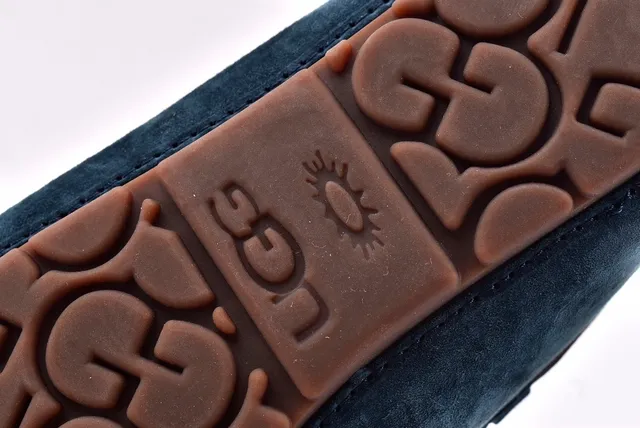 UGG 海军米色麂皮鞋面羊毛衬里乐福鞋 7