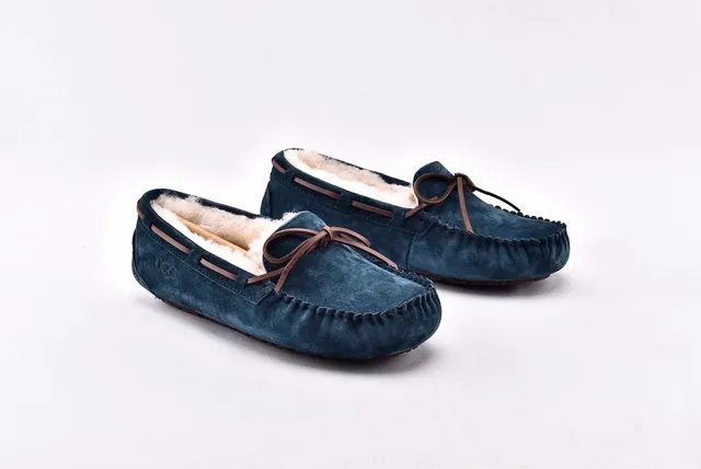 UGG 海军米色麂皮鞋面羊毛衬里乐福鞋 9