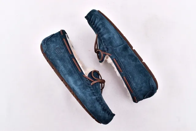 UGG 海军米色麂皮鞋面羊毛衬里乐福鞋 12