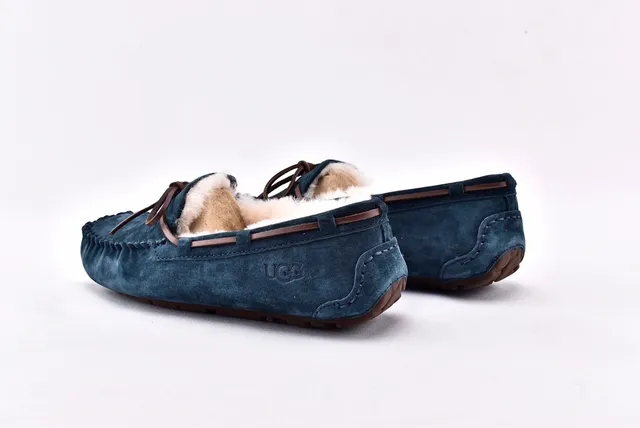 UGG 海军米色麂皮鞋面羊毛衬里乐福鞋 14
