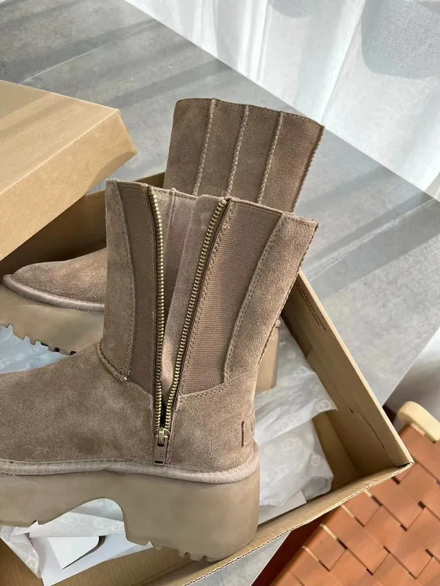 UGG Tasman Beige Brown Suede Upper Chunky Platform Sole Ankle Boots 8