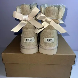 UGG Tasman Beige 羊毛里雪靴