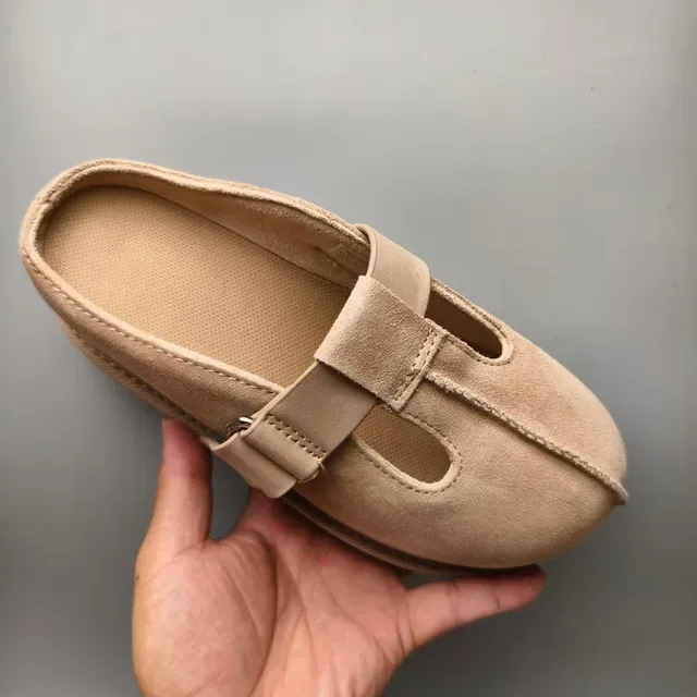 UGG Tasman भूरा सुड T-strap मरी जेन जूते 3