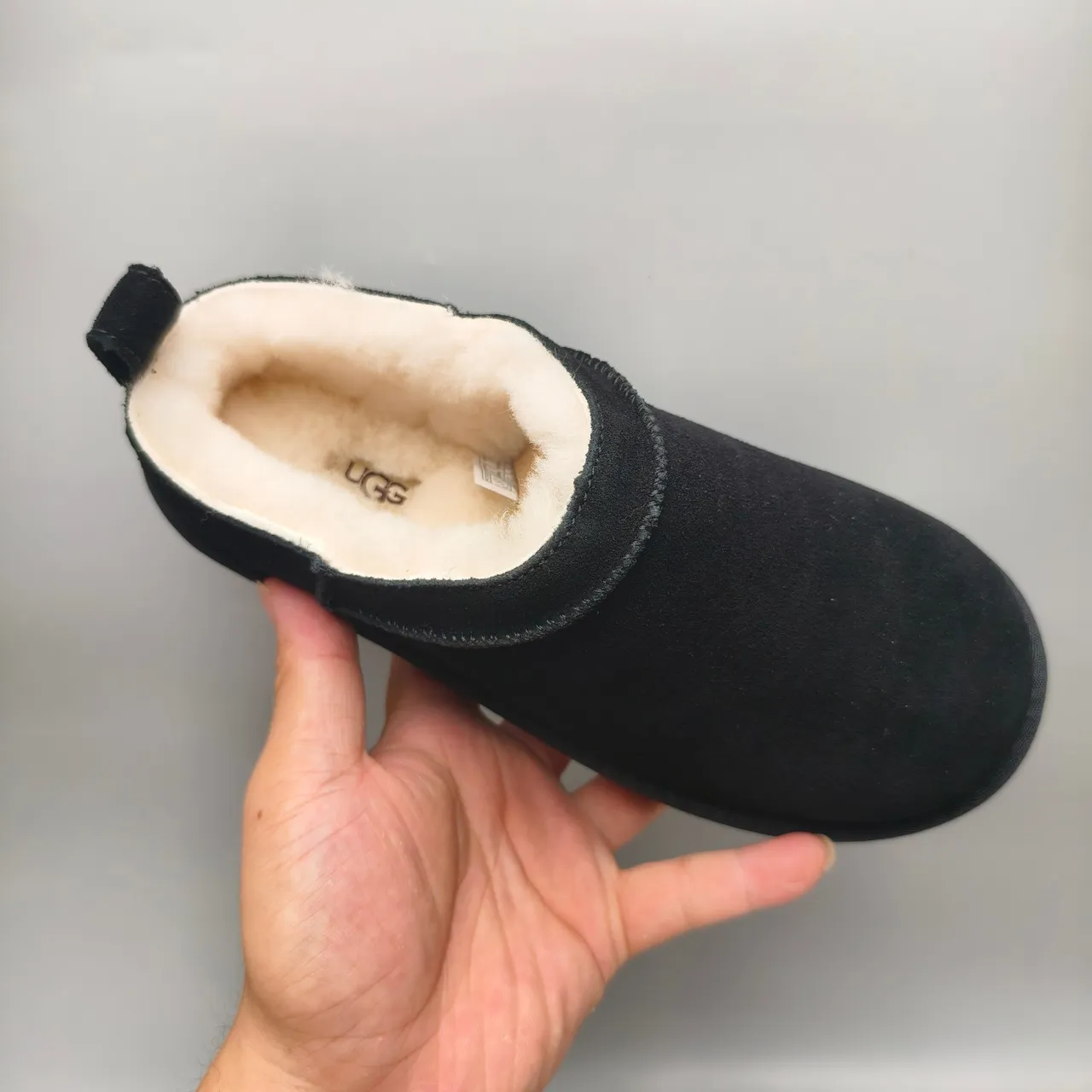 UGG Tasman أسود بيج جلد علوي مبطن بشيرلينج أحذية كاجوال 3