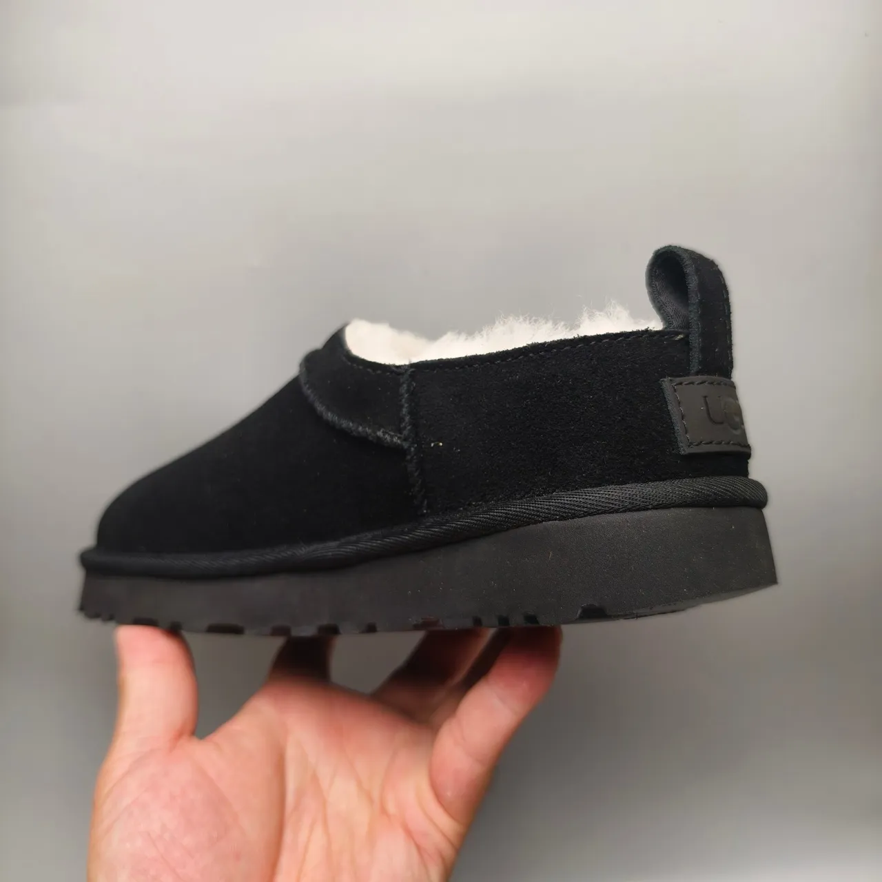 UGG Tasman أسود بيج جلد علوي مبطن بشيرلينج أحذية كاجوال 4
