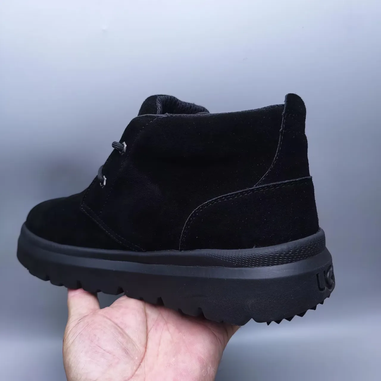 UGG Tasman কালো সুয়েড লেস-আপ এনকেল বুট 3