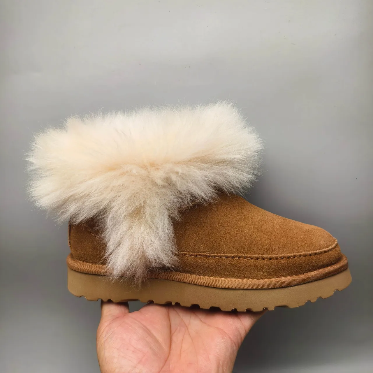 UGG Tasman 棕米色麂皮面料 超大羊毛袖口 雪靴 2