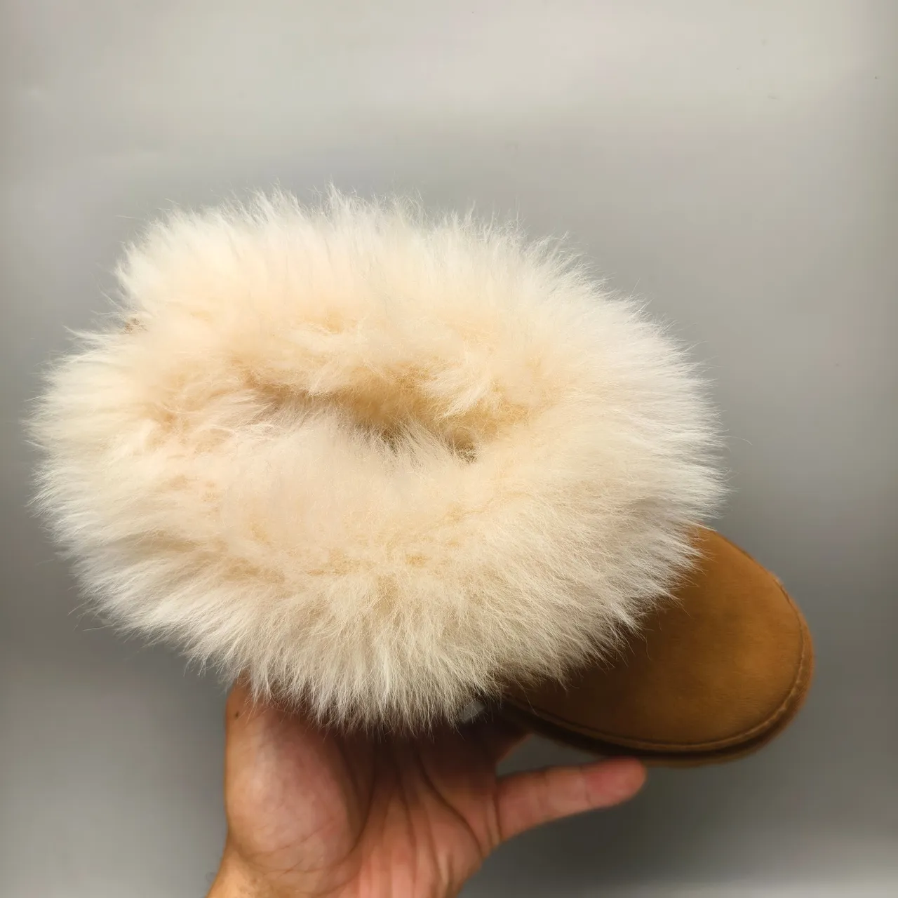 UGG Tasman 棕米色麂皮面料 超大羊毛袖口 雪靴 3