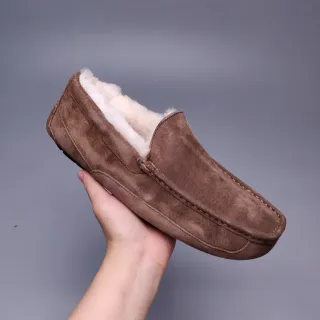 UGG Tasman 棕色麂皮羊毛里乐福鞋