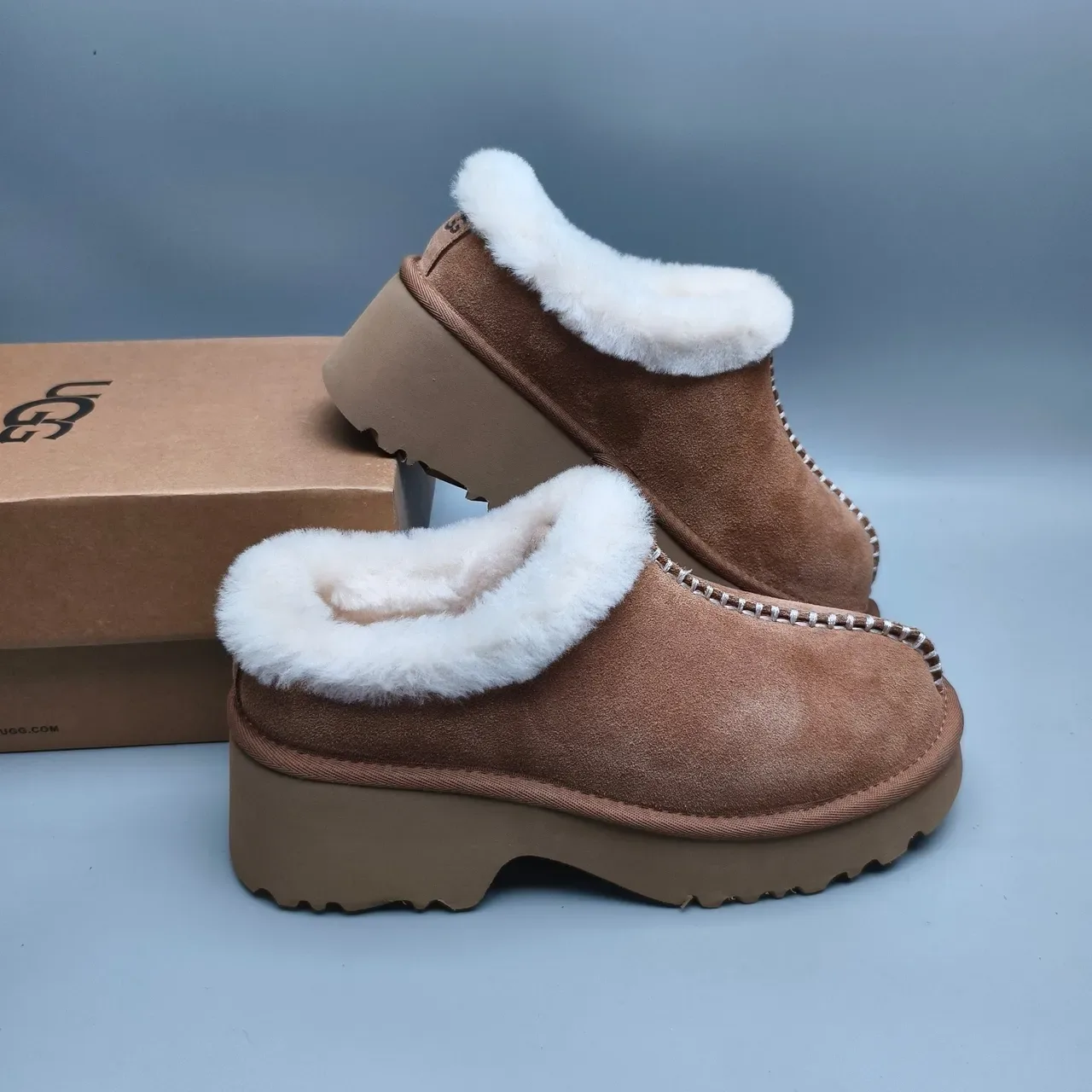 UGG Tasman বাদামি সাদা সুয়েড উপর শিয়ারলিং লাইন্ড কাফ ক্যাজুয়াল জুতা 6