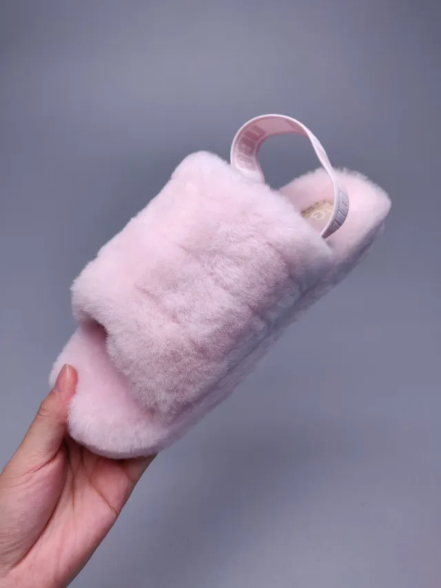 UGG Tasman গোলাপি ফ্লাফি শিয়ারলিং স্লাইড চপ্পল 9