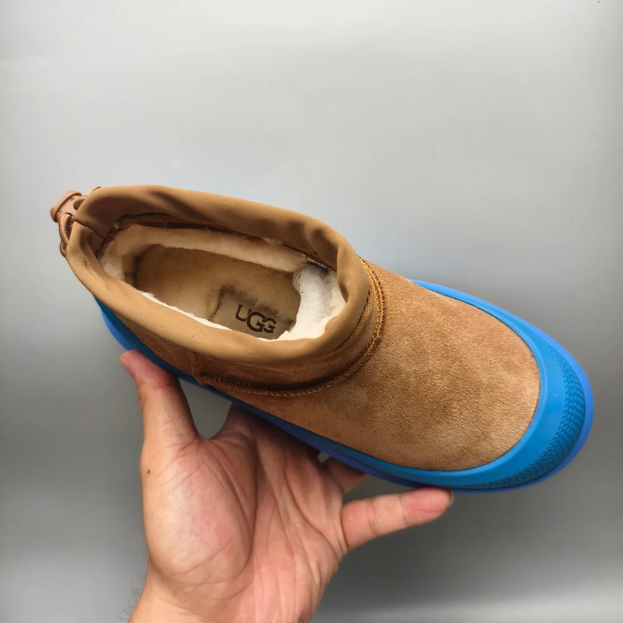 UGG Tasman-Style 棕色麂皮和蓝色平台雪靴 3