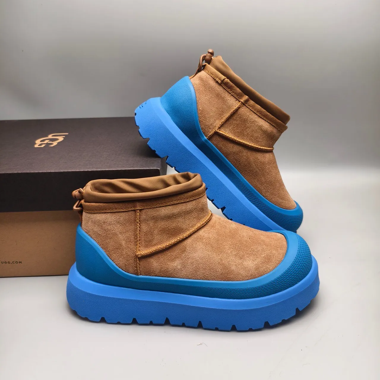 UGG Tasman-Style 棕色麂皮和蓝色平台雪靴 6