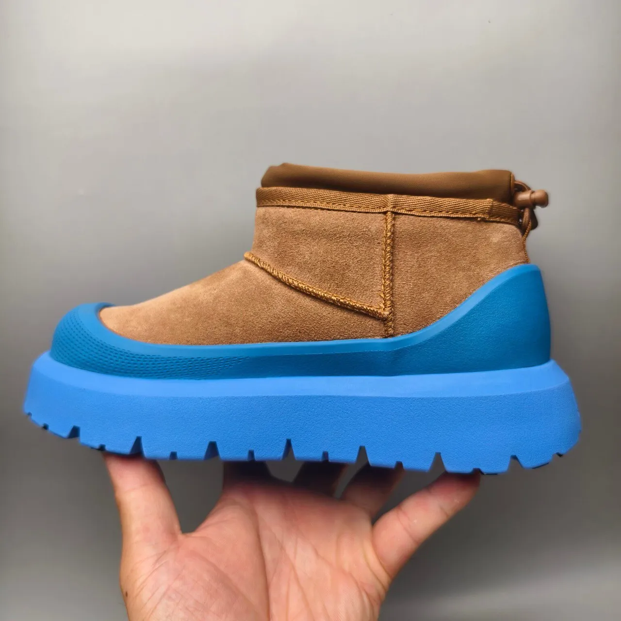 UGG Tasman-Style 棕色麂皮和蓝色平台雪靴 7