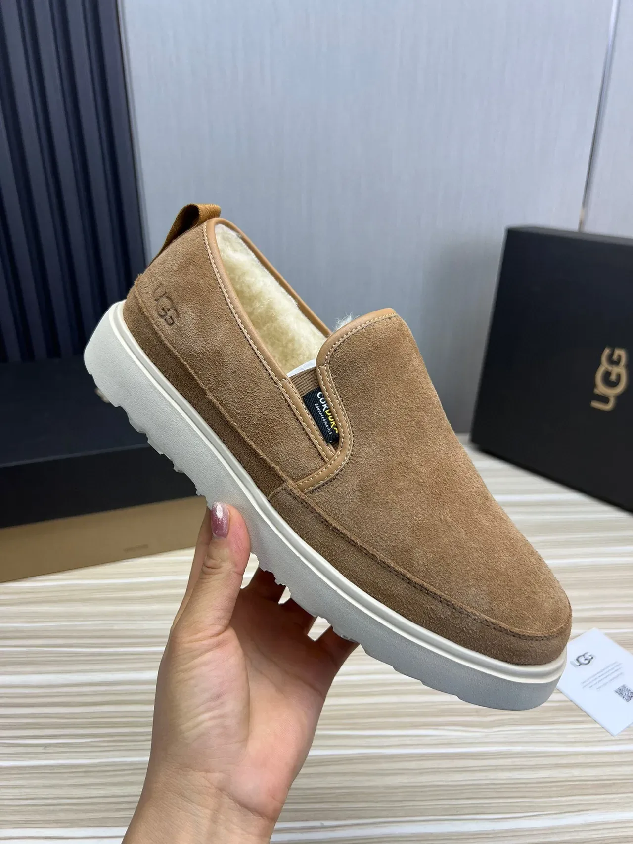 UGG Tasman Tan Mocassins Daim avec Doublure Mouton 6