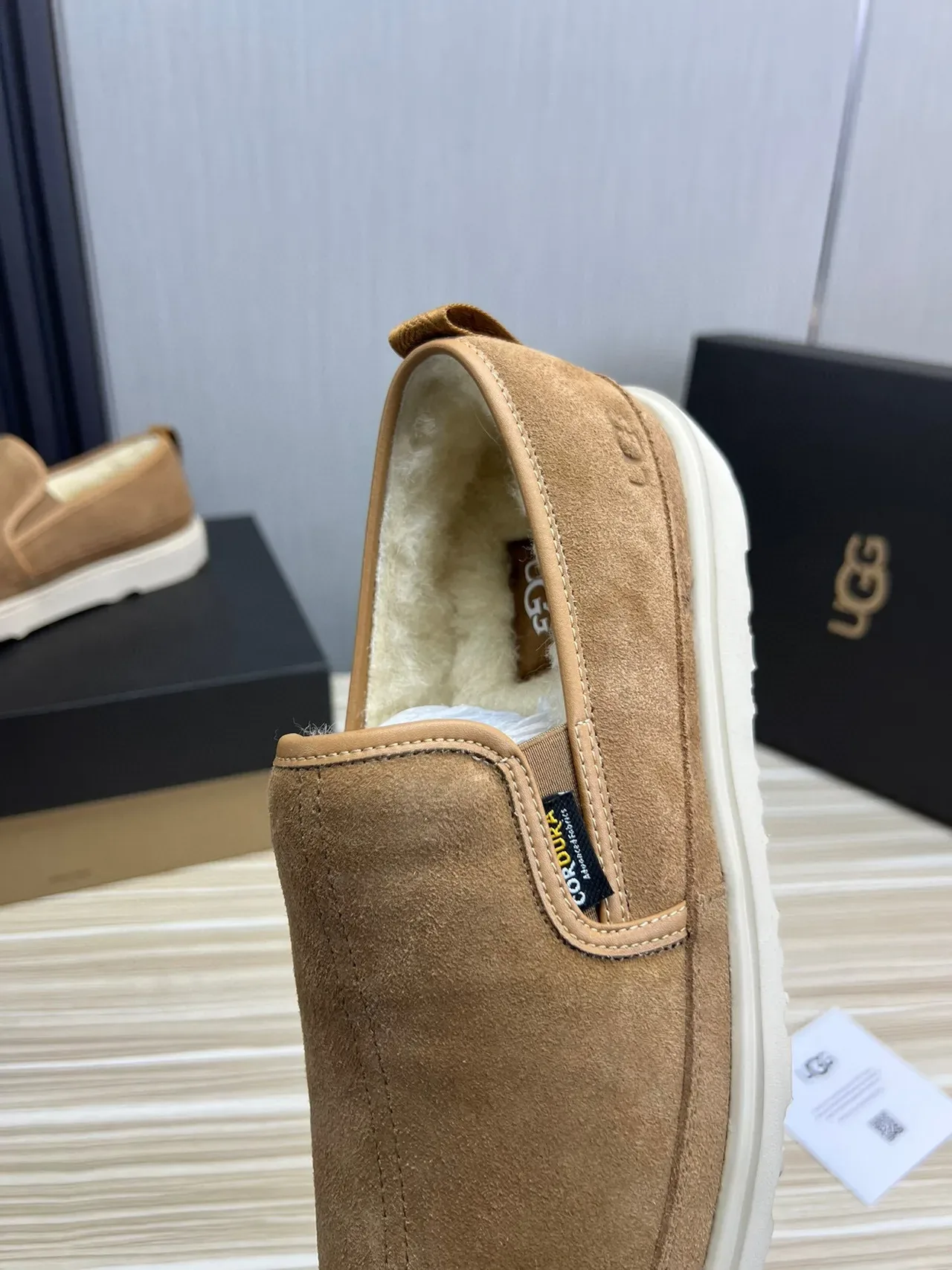 UGG Tasman Tan Mocassins Daim avec Doublure Mouton 7