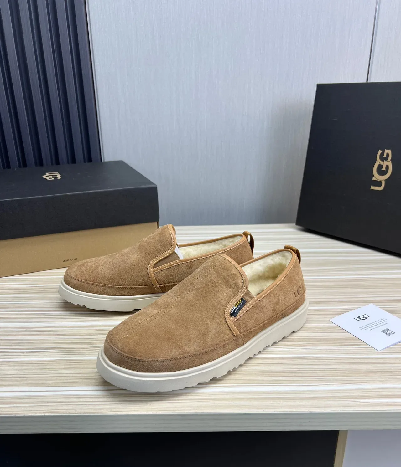 UGG Tasman Tan Mocassins Daim avec Doublure Mouton 9
