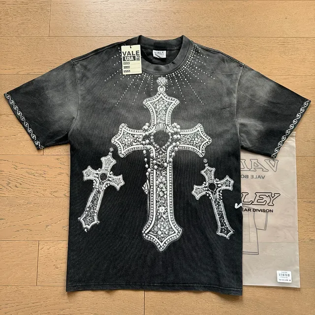 Camiseta Vale Forever cruz de strass lavagem ácida 4