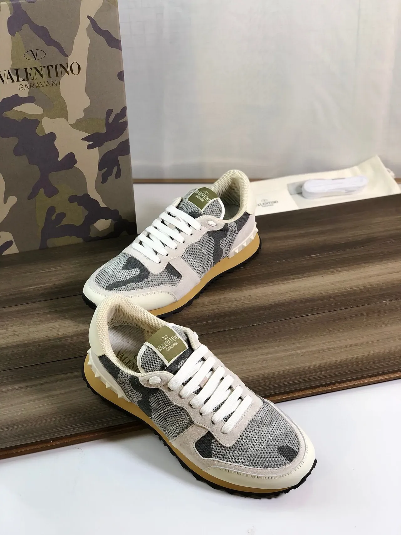Valentino Rockstud Tênis lifestyle mesh e camurça camuflado 4