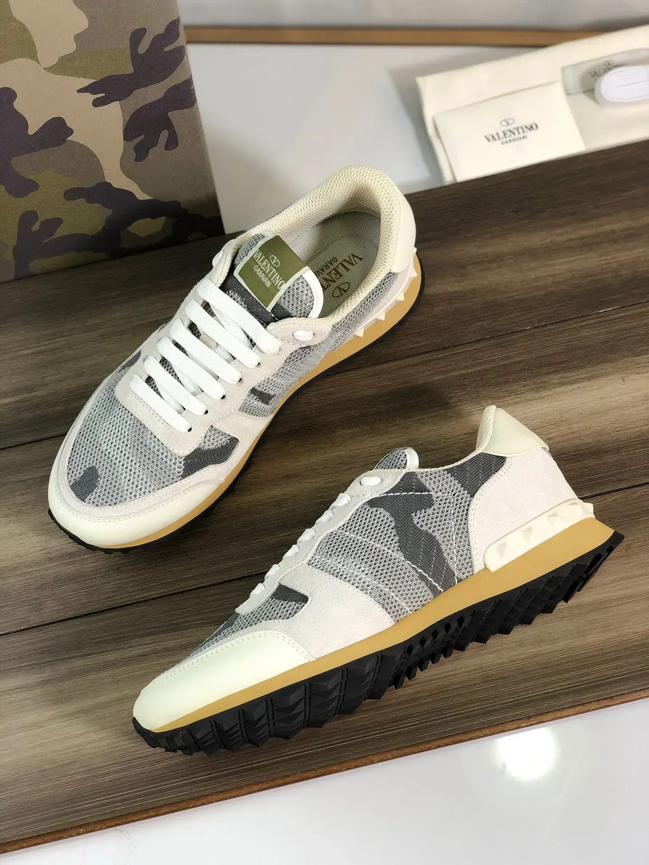 Valentino Rockstud Tênis lifestyle mesh e camurça camuflado 6