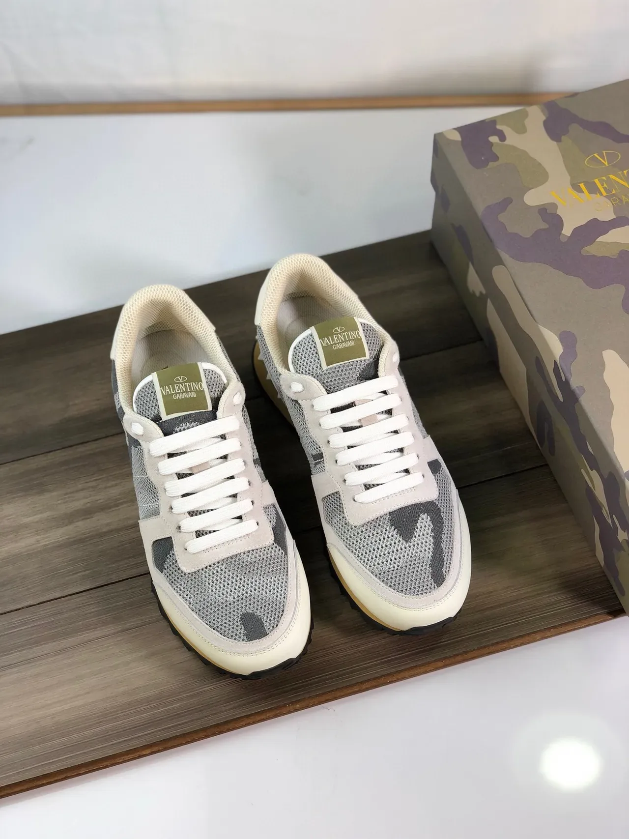 Valentino Rockstud Tênis lifestyle mesh e camurça camuflado 8