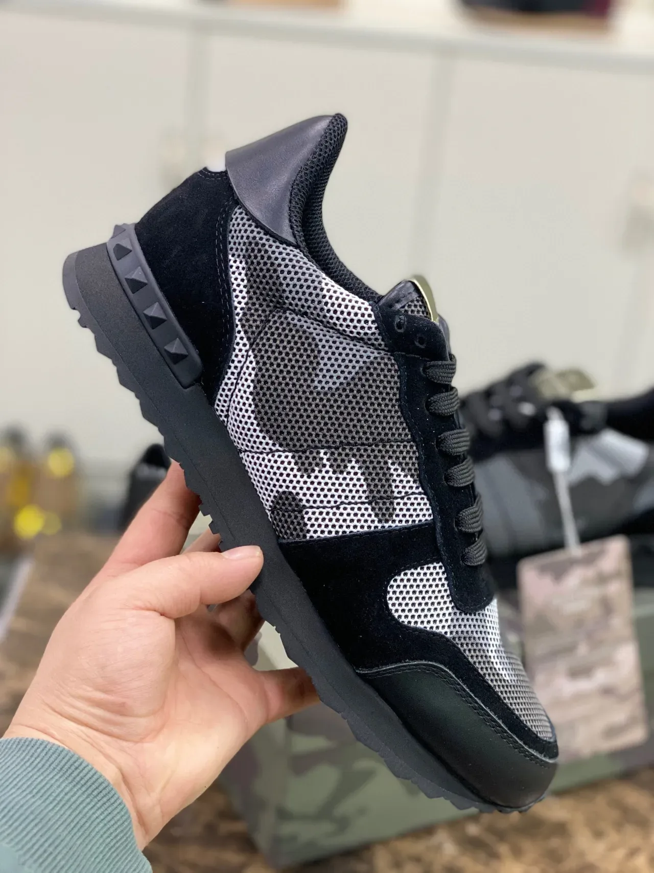 Valentino Rockstud ক্যামোফ্লেজ মেশ এবং স্যুড লাইফস্টাইল স্নিকার্স 2