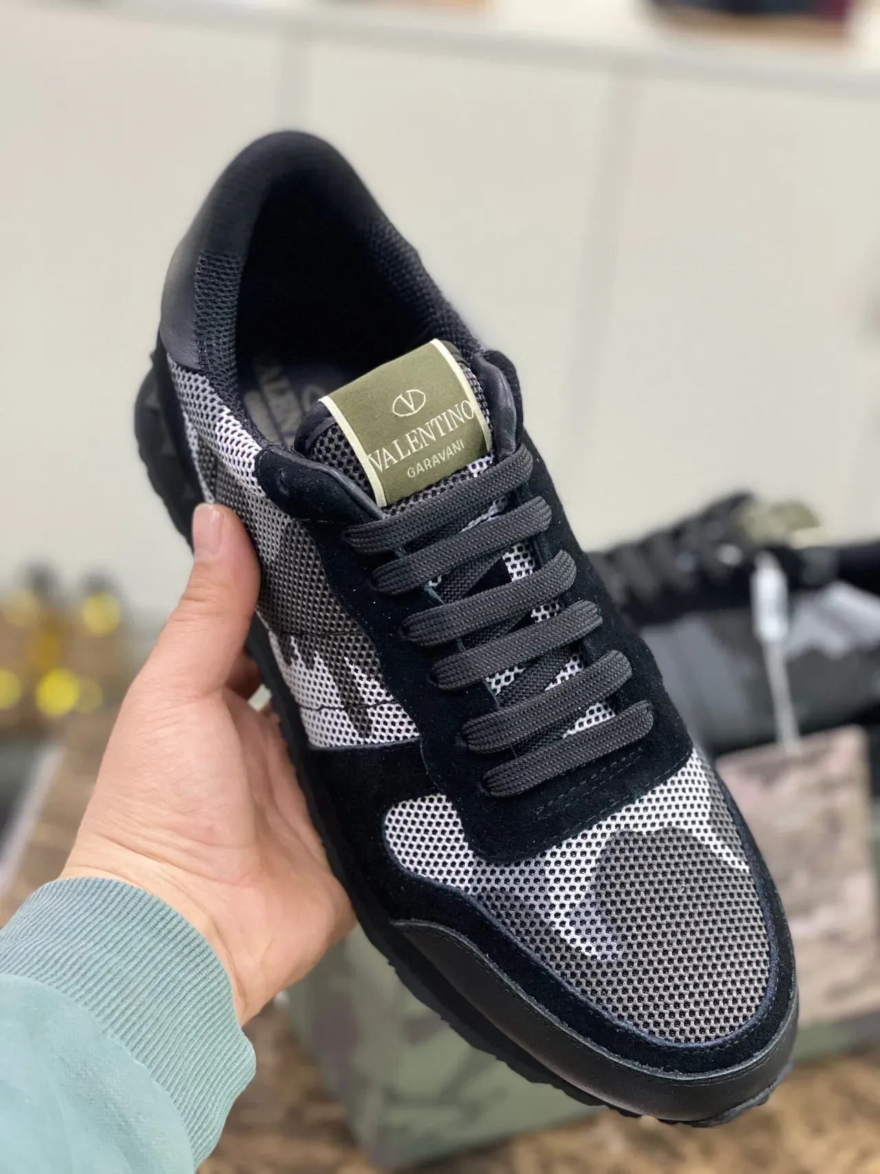 Valentino Rockstud ক্যামোফ্লেজ মেশ এবং স্যুড লাইফস্টাইল স্নিকার্স 4