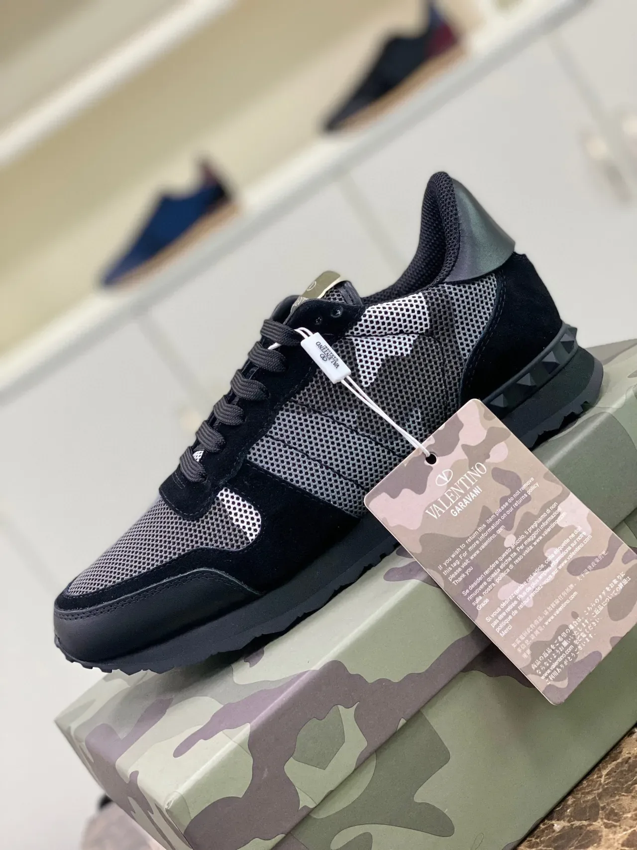 Valentino Rockstud ক্যামোফ্লেজ মেশ এবং স্যুড লাইফস্টাইল স্নিকার্স 5