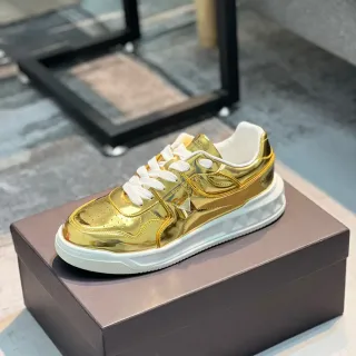 Valentino Rockstud Metallic Gold tênis lifestyle