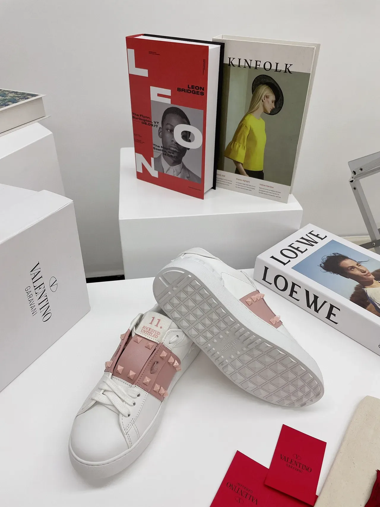 Valentino Rockstud Untitled 白色粉色铆钉厚底生活方式运动鞋 2