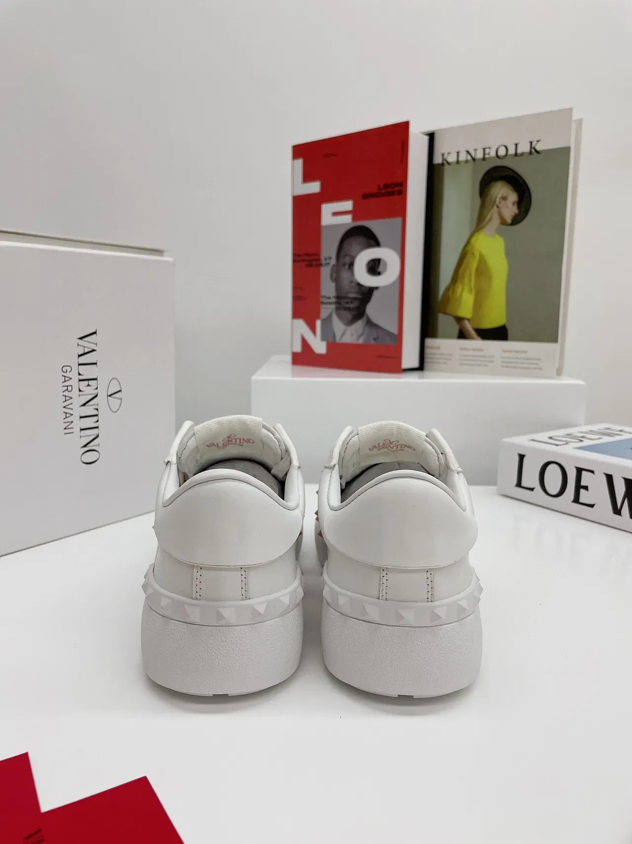 Valentino Rockstud Untitled 白色粉色铆钉厚底生活方式运动鞋 3