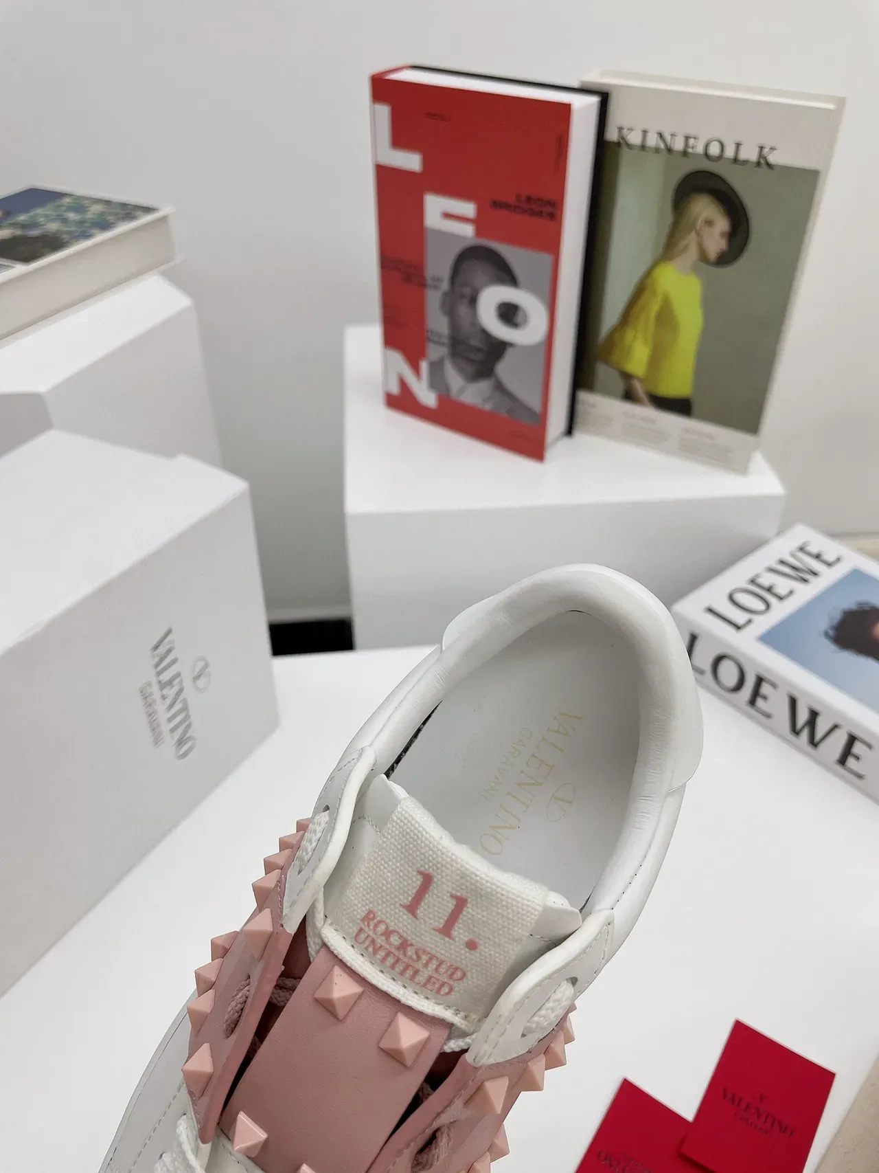 Valentino Rockstud Untitled 白色粉色铆钉厚底生活方式运动鞋 4