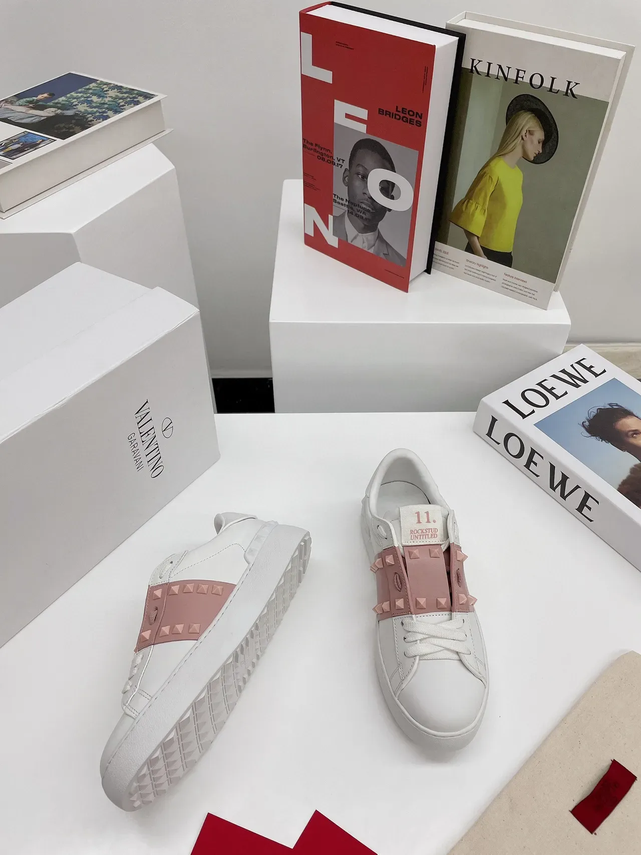 Valentino Rockstud Untitled 白色粉色铆钉厚底生活方式运动鞋 7
