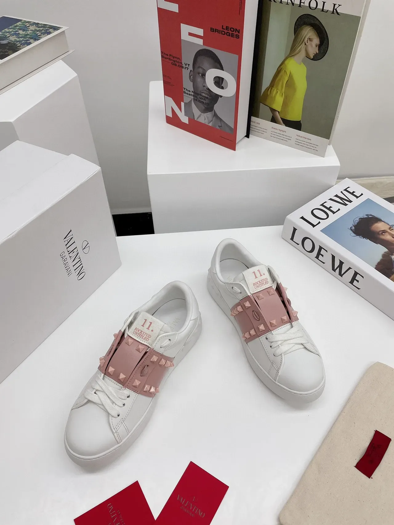 Valentino Rockstud Untitled 白色粉色铆钉厚底生活方式运动鞋 9