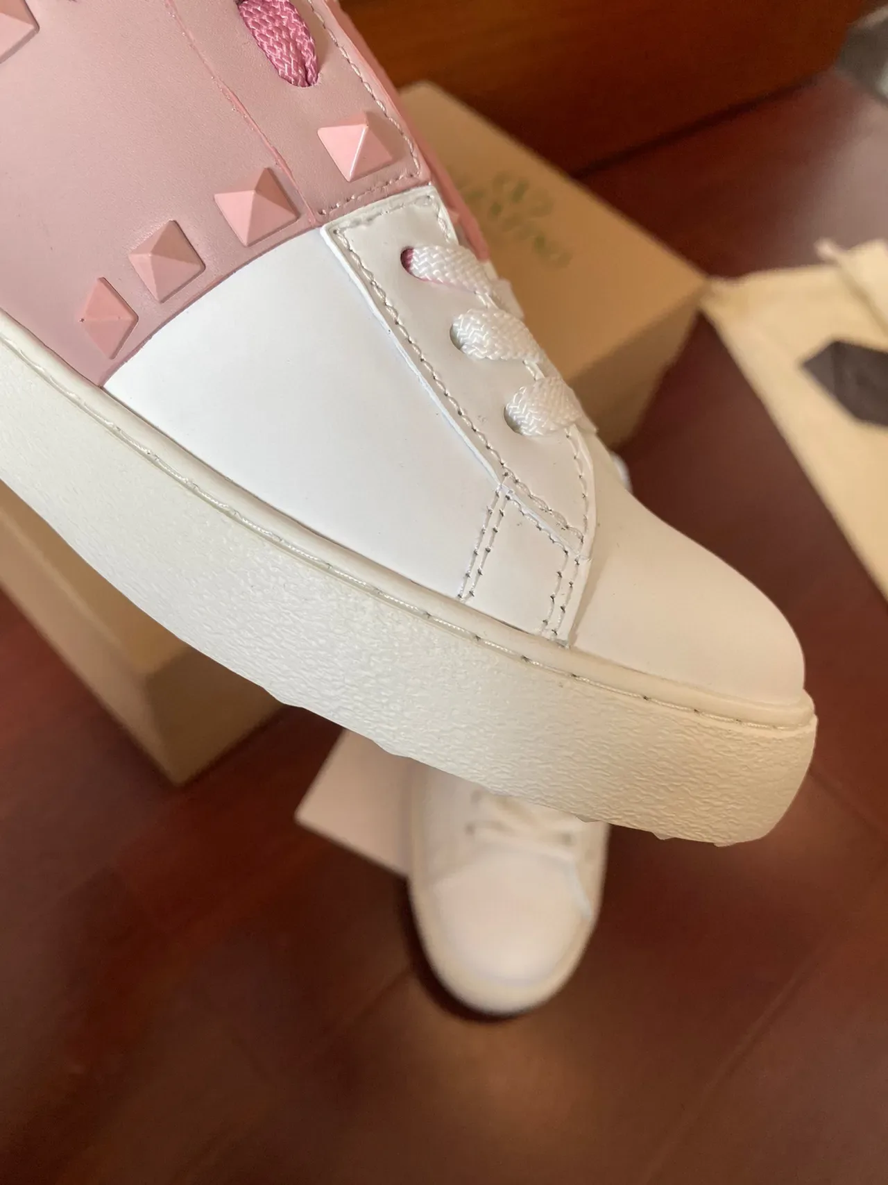 Valentino Rockstud Brancas e Rosadas com Studs Lifestyle Sneakers 4