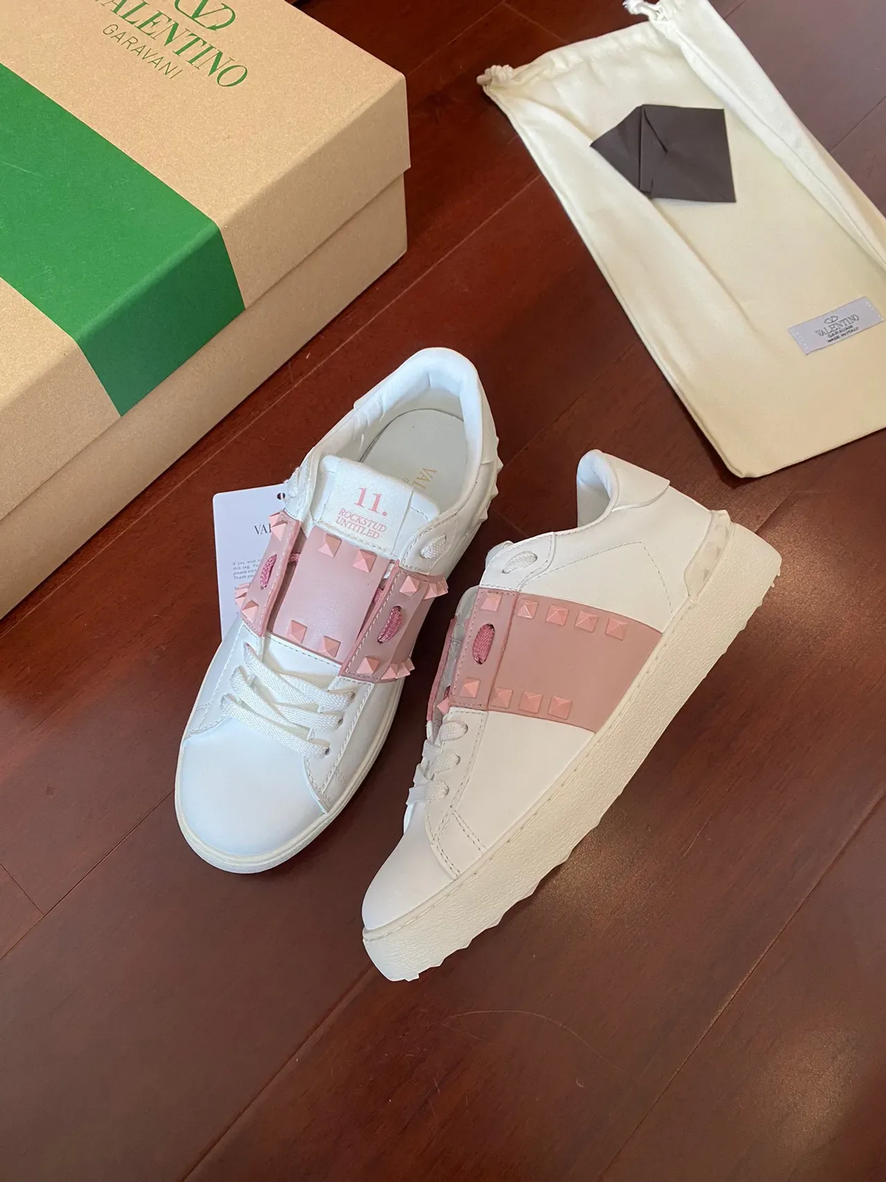 Valentino Rockstud Brancas e Rosadas com Studs Lifestyle Sneakers 5