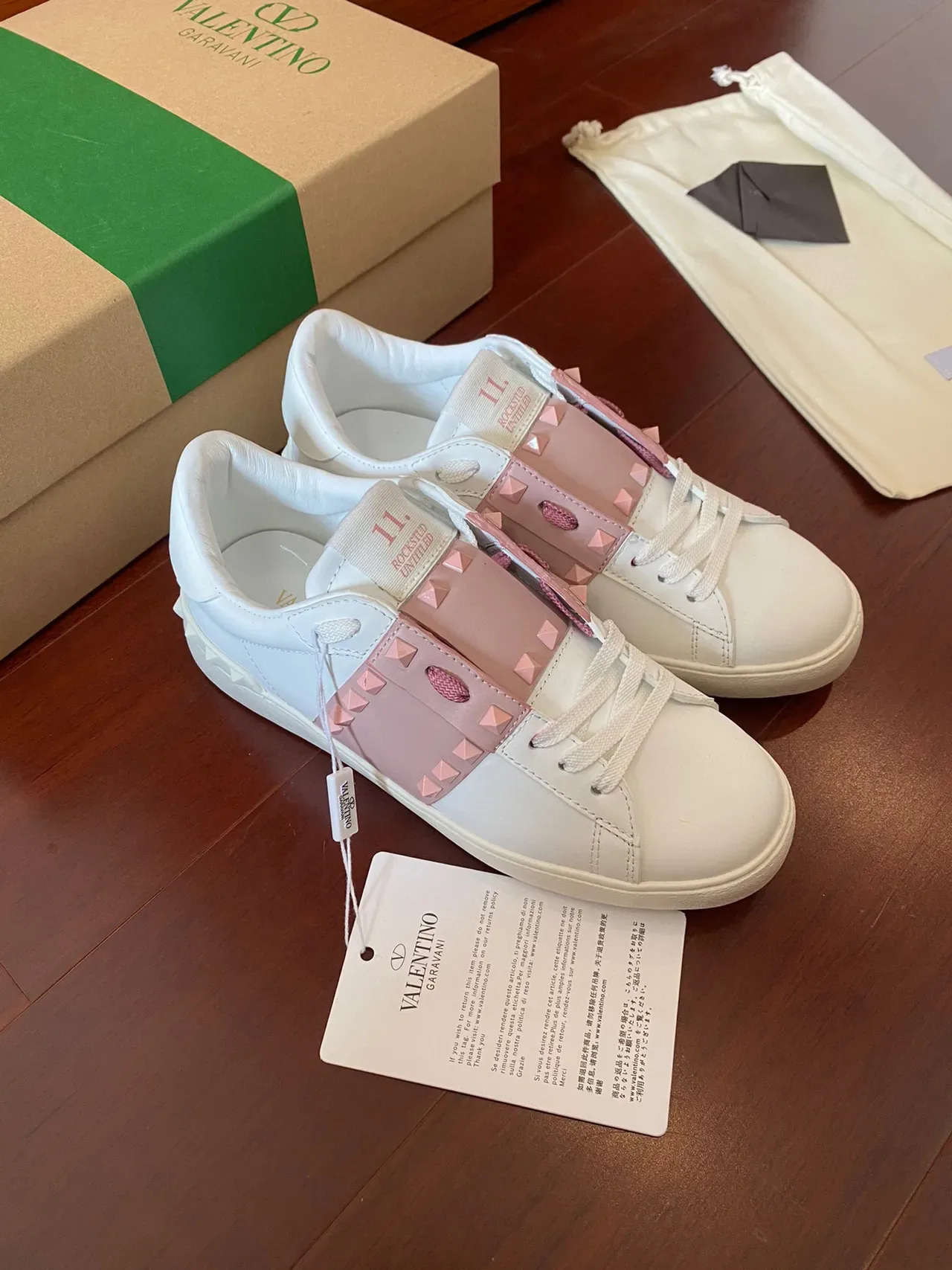 Valentino Rockstud Brancas e Rosadas com Studs Lifestyle Sneakers 6