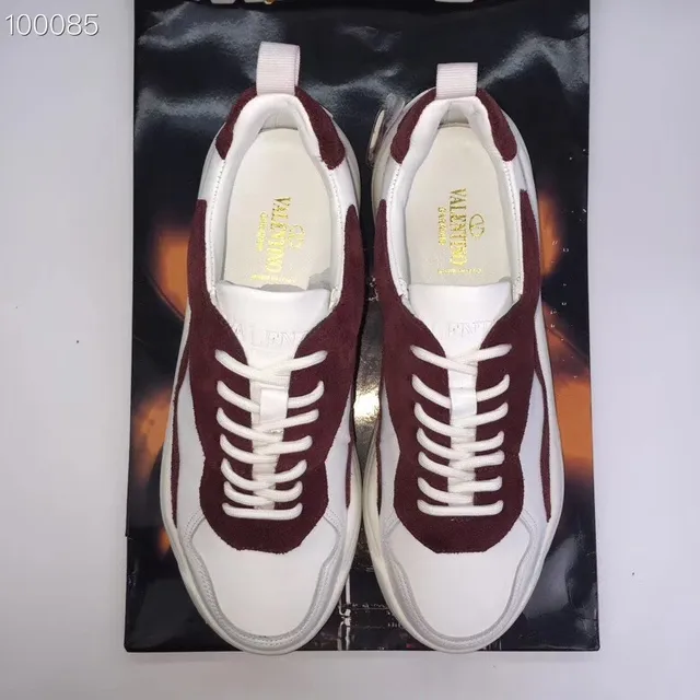 Valentino Rockstud Zapatillas chunky con suela blanca borgoña, suela media con contorno de ola 2