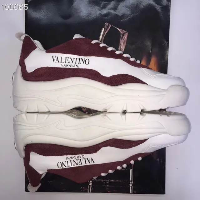 Valentino Rockstud Zapatillas chunky con suela blanca borgoña, suela media con contorno de ola 3