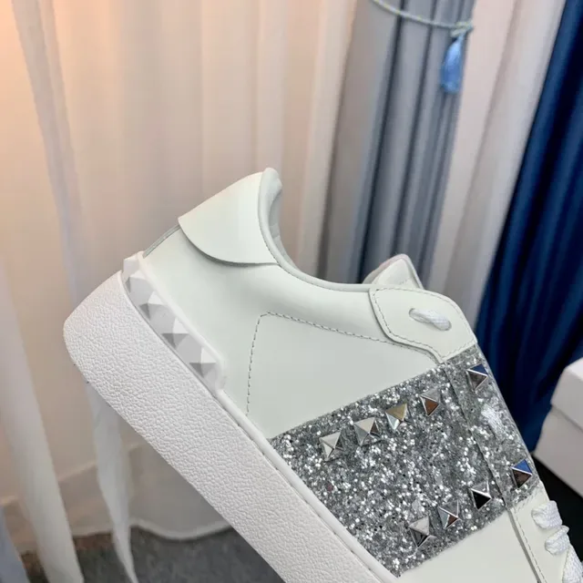 Valentino Rockstud सफेद चमकदार स्टड लाइफस्टाइल स्नीकर 3
