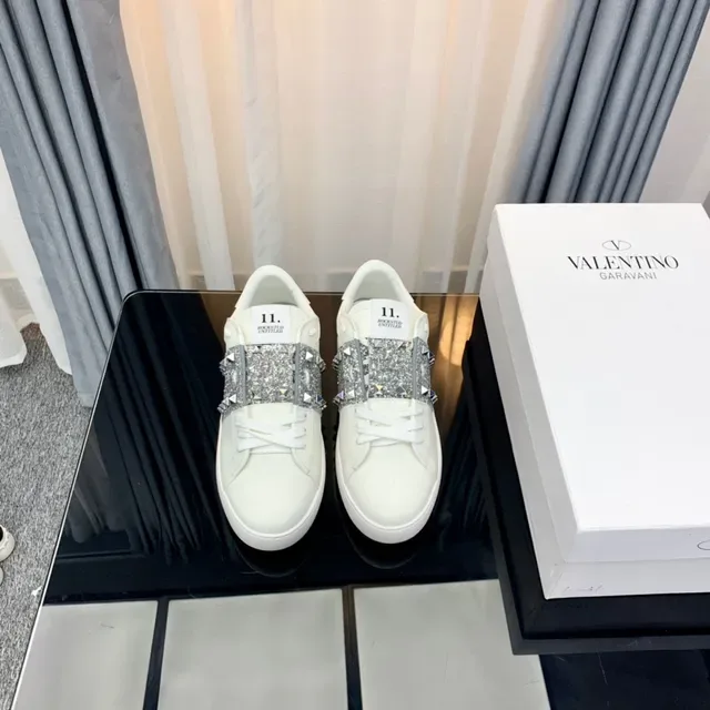 Valentino Rockstud सफेद चमकदार स्टड लाइफस्टाइल स्नीकर 6