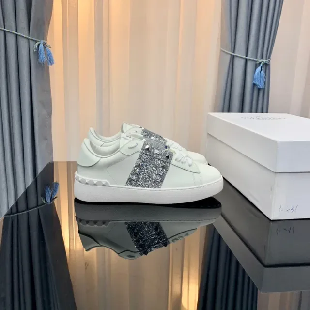 Valentino Rockstud सफेद चमकदार स्टड लाइफस्टाइल स्नीकर 9