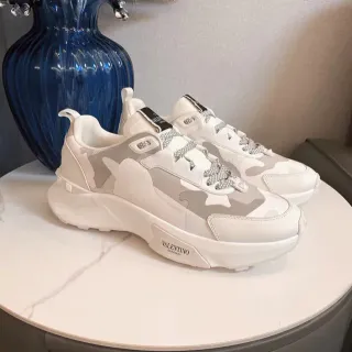 Valentino Rockstud সাদা ধূসর সোল ক্যামোফ্লেজ প্যানেলিং চাঙ্কি স্নিকার্স